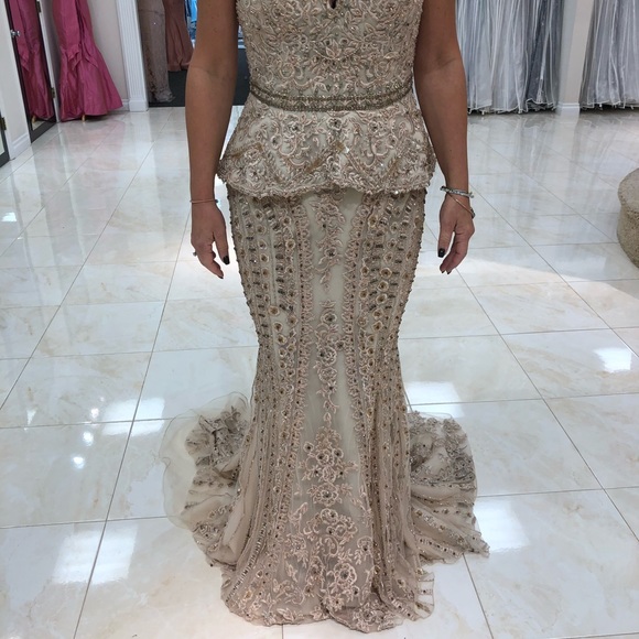 Ysa Makino Evening Gown - Picture 2 of 7